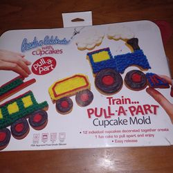 Create n Celebrate Pull-a-Part Train Silicone Cupcake Mold

Fun silicone mold. Make a cool train with 12 cupcakes