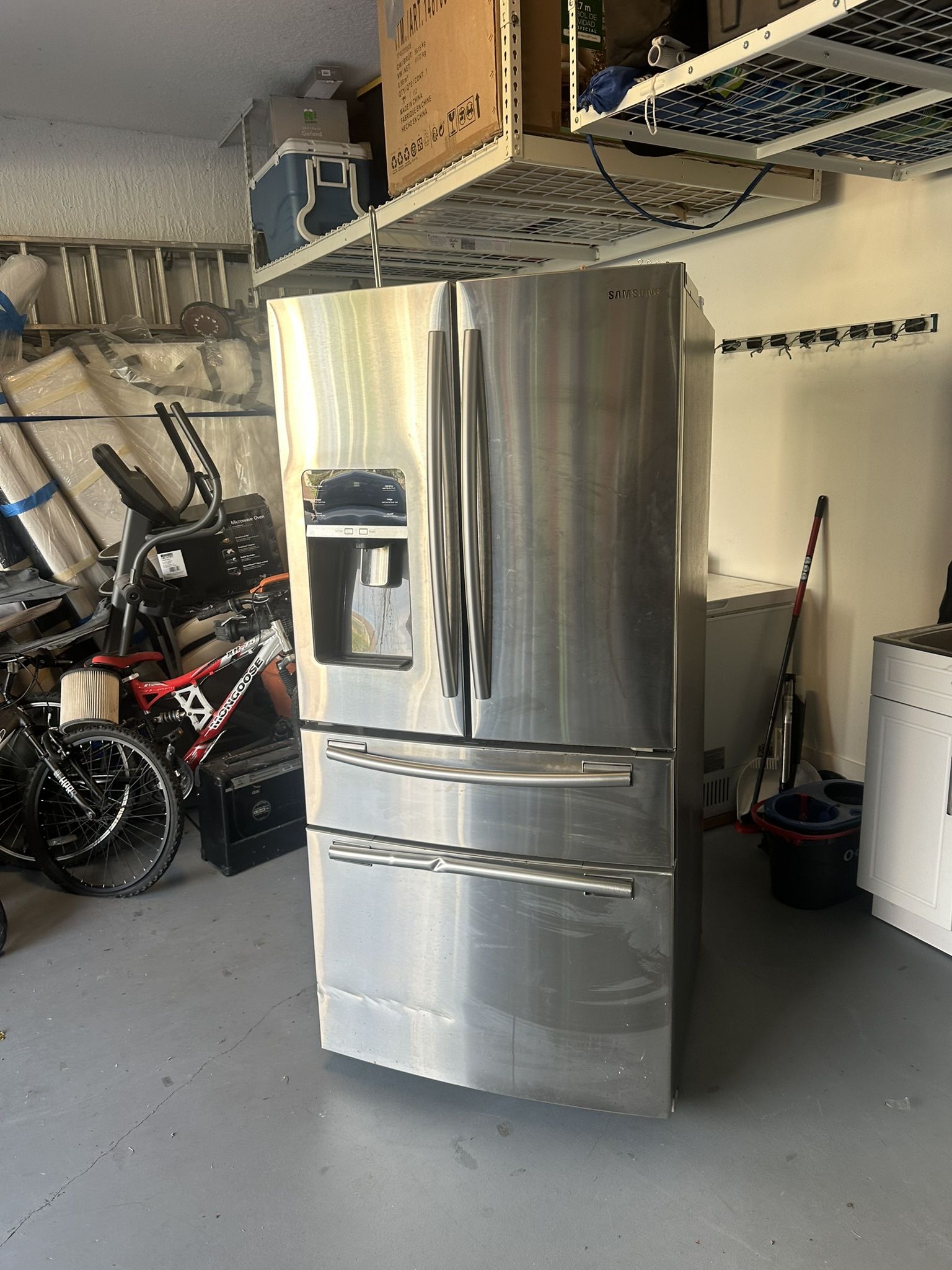 SAMSUNG REFRIGERATOR