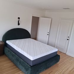 Queen Size Mattress Pillow Top New