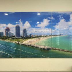 Q Wall Art/ Cuadro De Acrílico