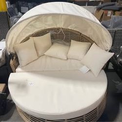 Assembled Outdoor Patio Round Daybed w/  Canopy Round Poolside Sofa Sunbed Rattan