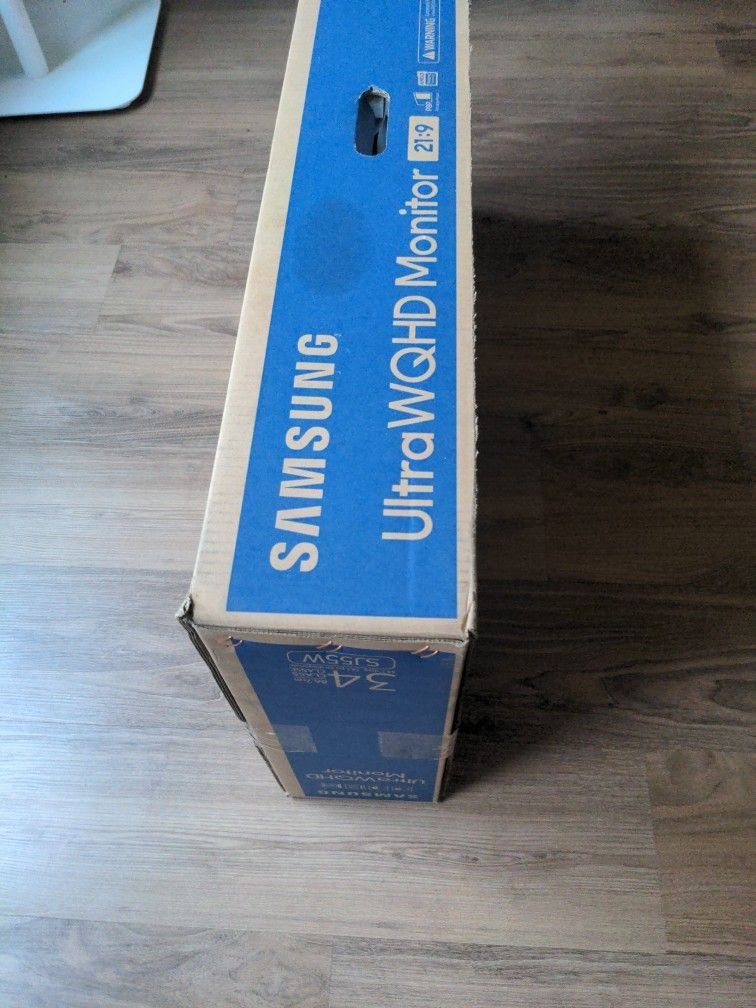 Samsung UltraWQHD Monitor