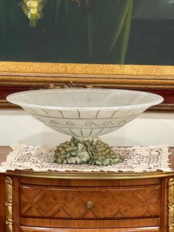 Beautiful Vintage Syrocco Compote Centerpiece Perched Feature Ornate Grape Detailing on the Base🌷