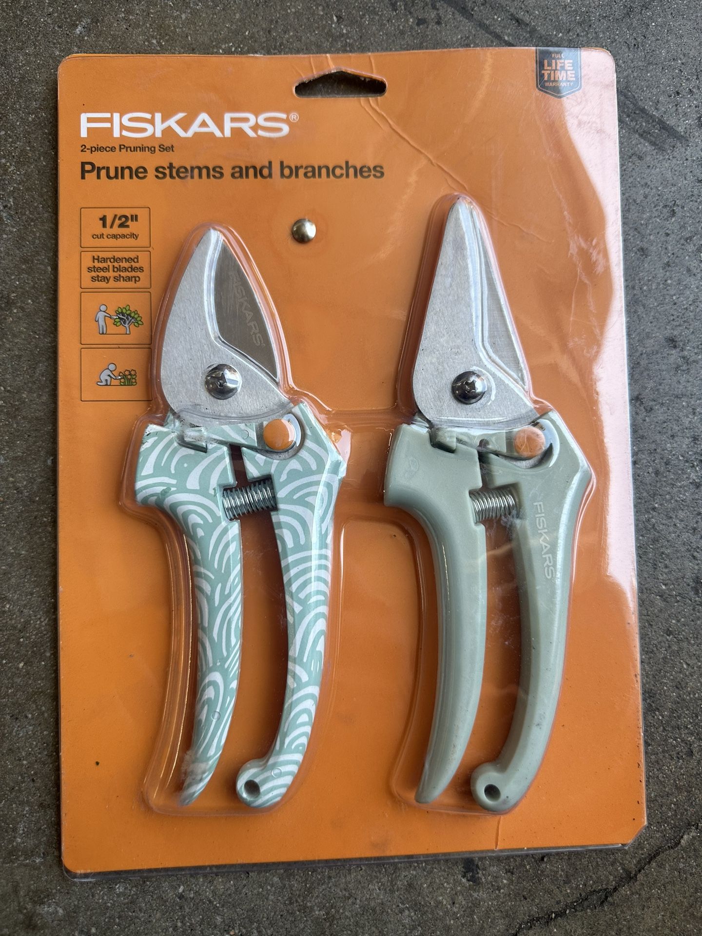 Fiskars 2 piece Pruning Set 1/2" Green Floral Prunes Stems & Branches