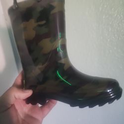 Kids rain Boots Size 6