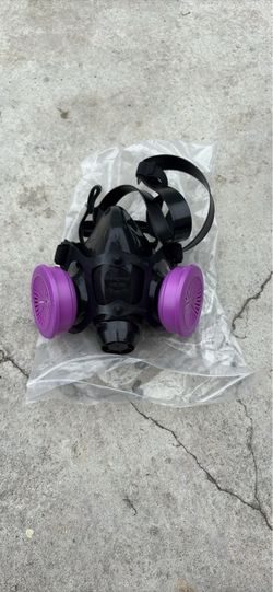 Honeywell Half-Face Respirator with Purple Filters