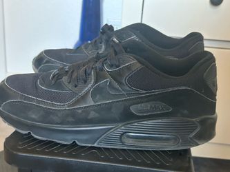 Air Max’s size 1/2 10 black