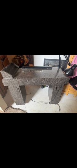 Professional Nail Manicure Station w/ Vent & Lamp – $175