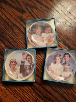 Princess  Diana family 3 inch mini plates per never out of boxes