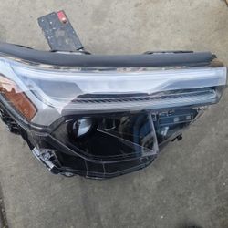 2024-UP SUBARU FORESTER RIGHT HEADLIGHT