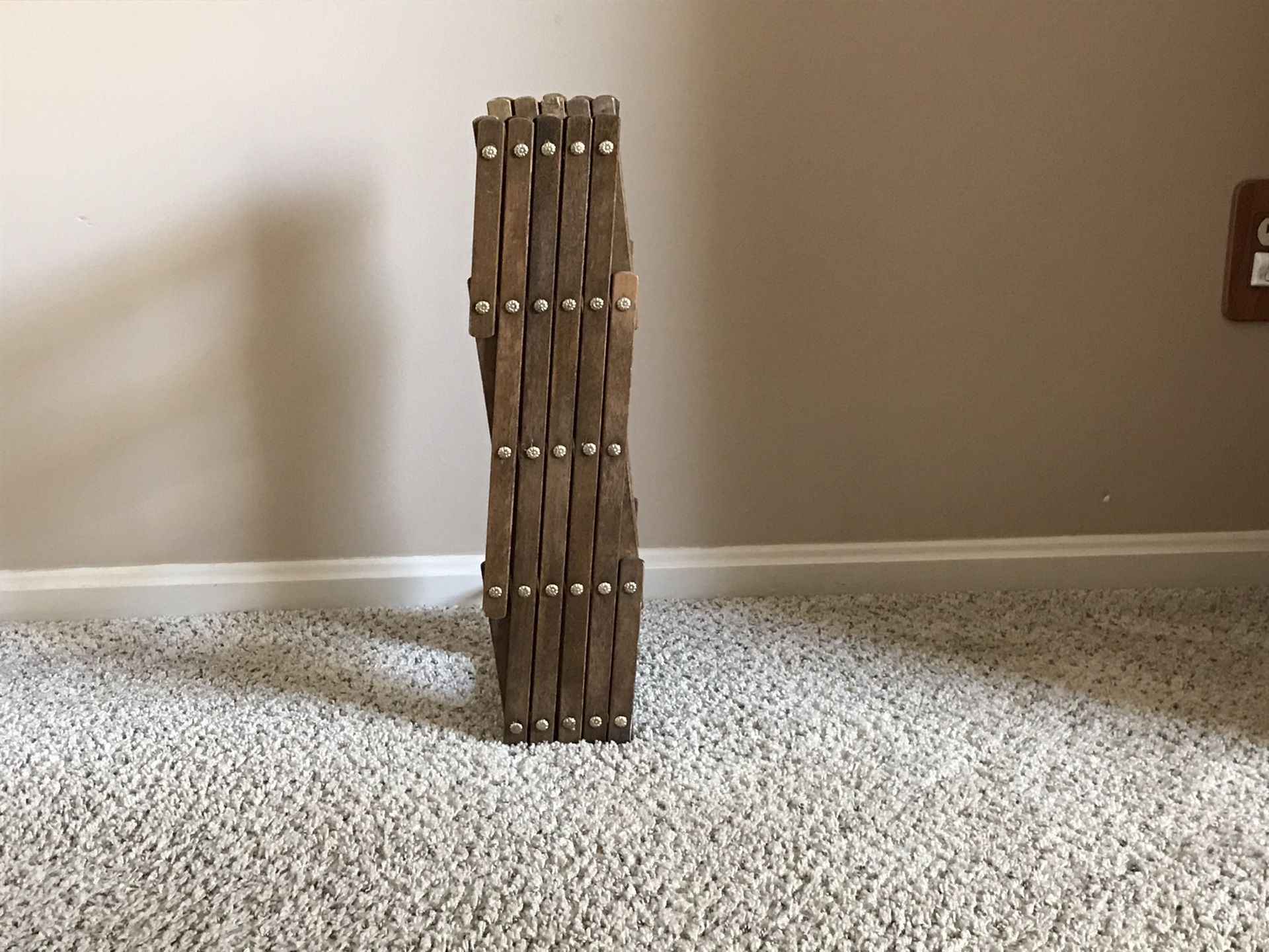 Folding wine rack