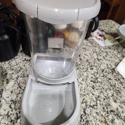 pet food disperser