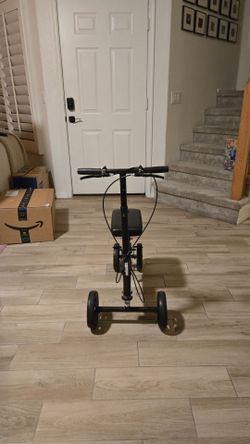 KneeRover Foldable Knee Scooter