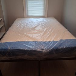 Like New Queen Bed