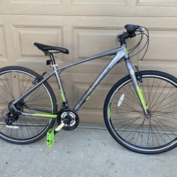 Diamondback Trace Hybrid bike
