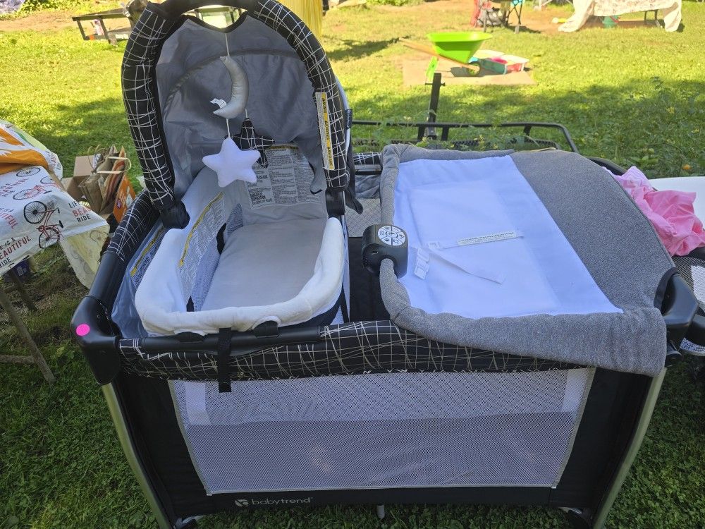 Baby Trend GoLite ELX Nursery Center Phoenix Gray