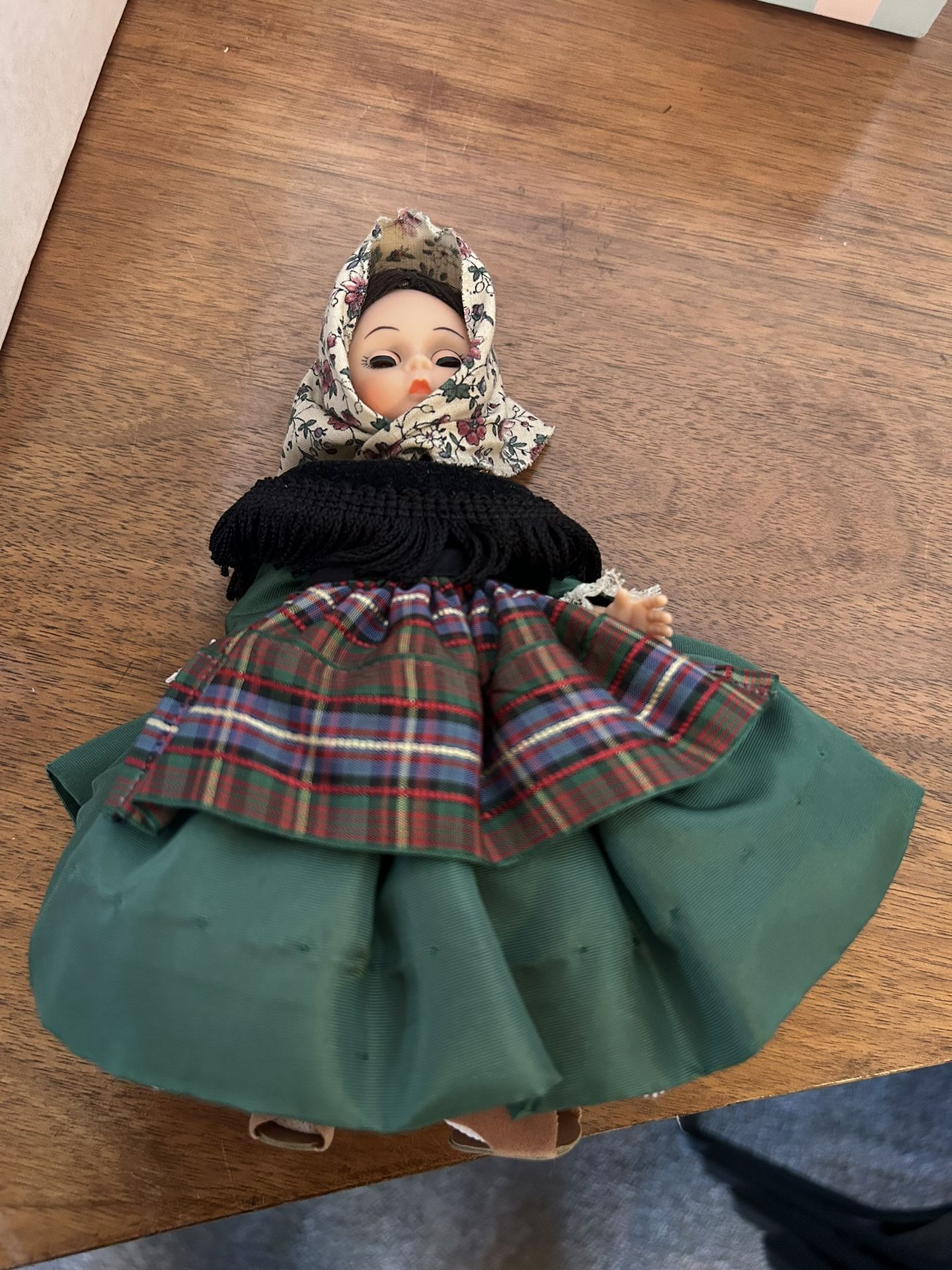 Madame Alexander Ibiza International Doll 510 -8"