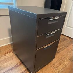 File Cabinet - Roll On Wheels 