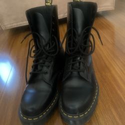 Women’s Dr Martens 1490 Bex Size 9