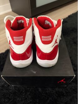 Jordan 11 Retro Cherry (2022) Size 10.5
