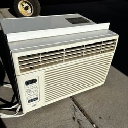 Hampton Bay AC Unit for Window/Room