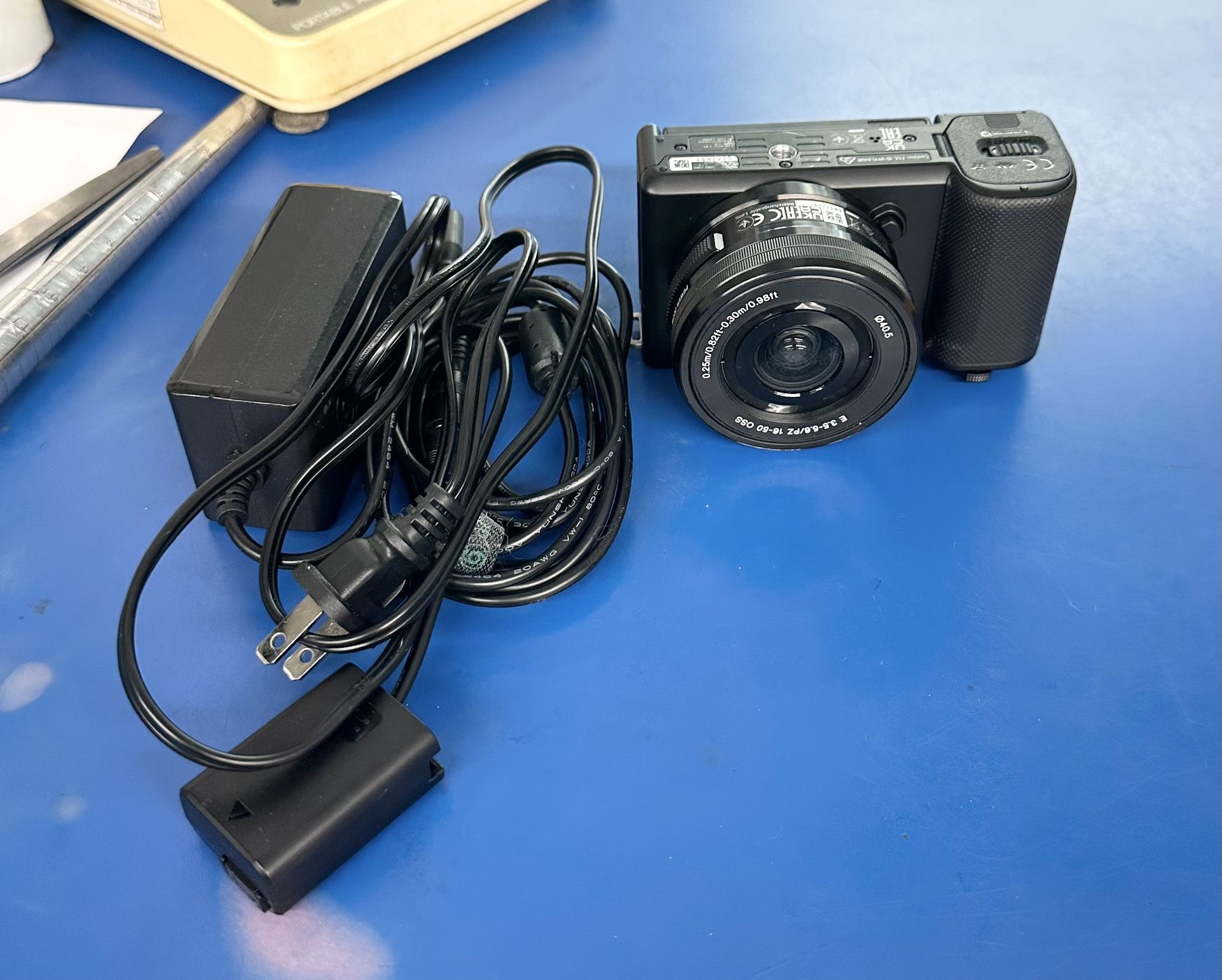 Sony - ALPHA ZV-E10 Digital Camera