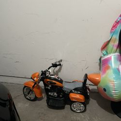 I'm selling a children's motorcycle.
