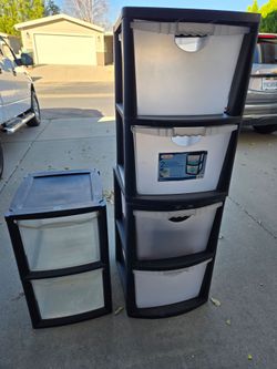 Plastic storage container