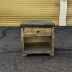 Gray End and Lift Cocktail Table 