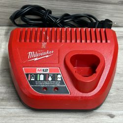 MILWAUKEE 48-59-2401 M12 CHARGER (PO1024201)
