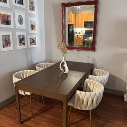 Beautiful Extendable Wood Dining Table Set – Like New