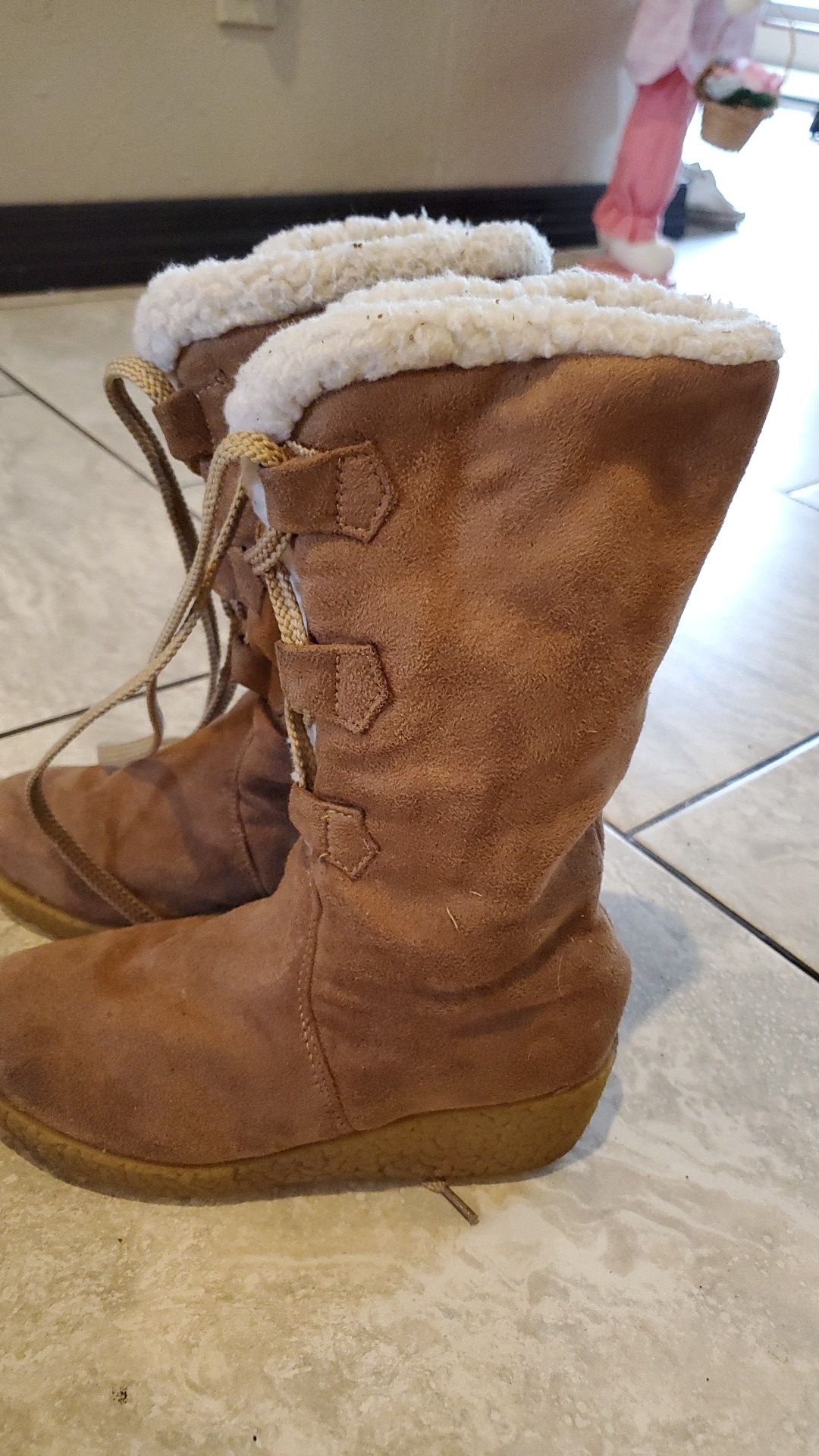 Girls faux suede boots. Size 1 1/2. Gently used.