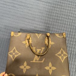 Louis Vuitton OnThe Go MM