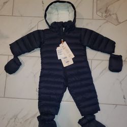 Hooded Quilted Snowsuit with Removable Mittens
Save The Duck