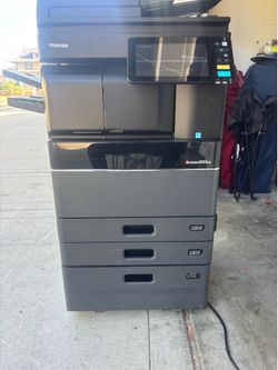 Toshiba estudio 3005 color copier /printer/scan/finisher and stapler with Low meter!!!!!