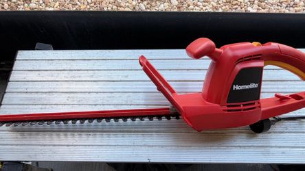 17 in. 2.7 Amp Electric Hedge Trimmer