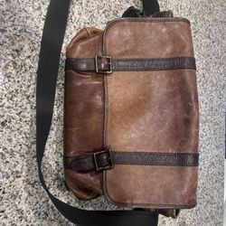 Vintage Fossil Leather Messenger Bag - Rugged Style & Timeless Quality