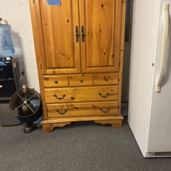 Armoire Hutch 
