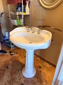 Pedestal sink