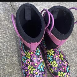 Winter Boots For Kids Size 13.5 Perfect For Snow And Rain Still Lots Of Life On It