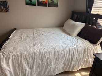 Full size bed