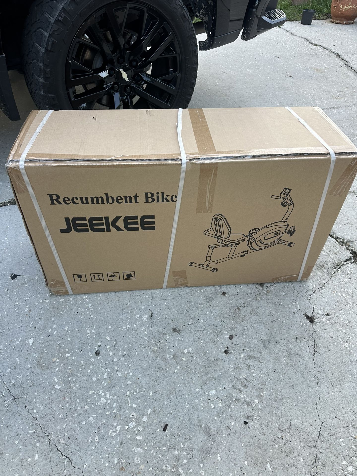 JEEKEE Recumbent Exercise Bike for Seniors Whisper-Quiet Stationary Bikes for Home