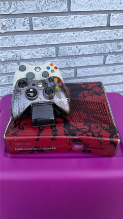 Xbox 360 Gears of War Limited Edition Console with 2 Controllers and charging base