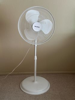 Like new Pelonis 16in Oscillating Pedestal Floor Standing Fan