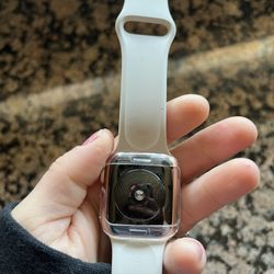 Brand New Apple Watch SE 40 mm
