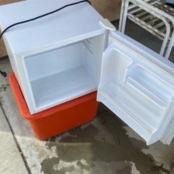 Mini Refrigerator 