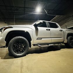 Toyota. Tundra Leveling Kit With Installation. 