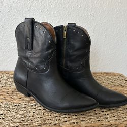 Women’s Western Black Booties/Boots