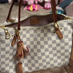  Louis Vuitton Lymington Purse – Excellent Condition – Authentic