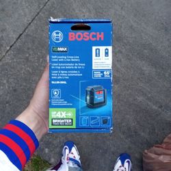 BOSCH SELF LEVELING CROSS-LINE LAZER WITH LION-ION BATTERY